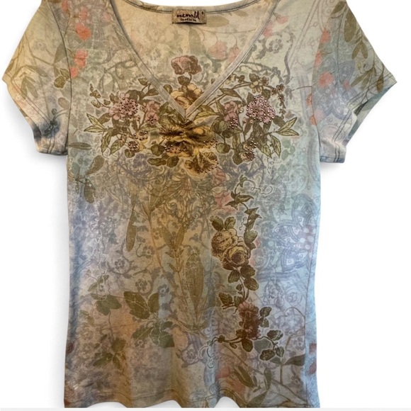ONE WORLD floral v neck tshirt Y2k inspired size small - Picture 1 of 6